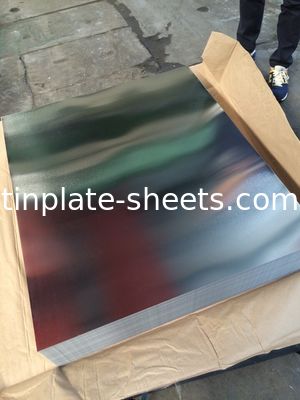 Thông qua một dung dịch chất điện giải với một dòng điện chạy qua nó khiến cho thiếc gắn với bề mặt thép